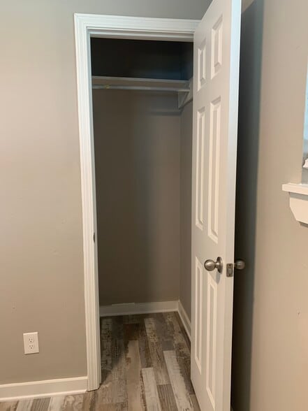 Building Photo - 5830 Yellow Pine Ct