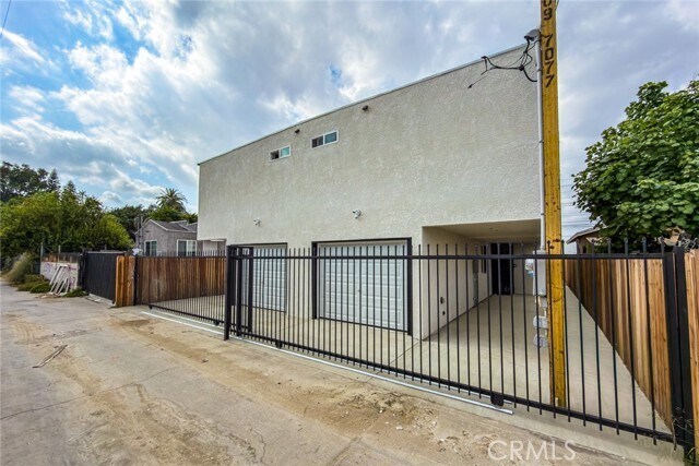 Building Photo - 2120 E 92nd St