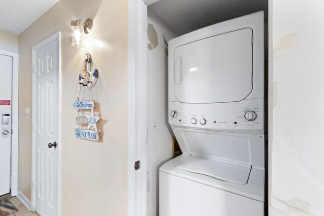 Building Photo - 1988 W Beach Blvd