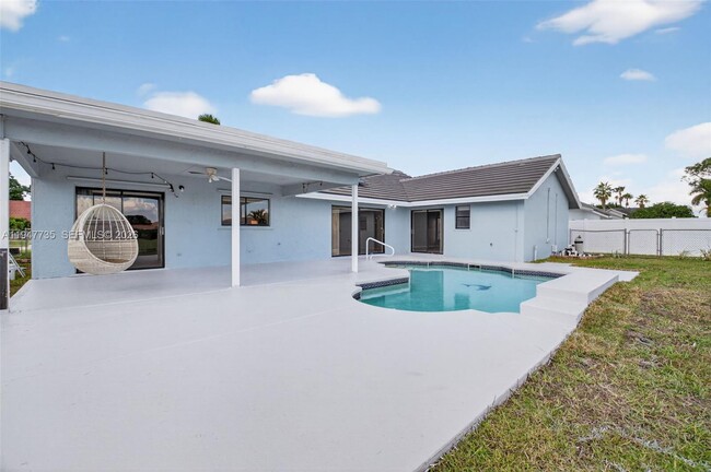 Building Photo - 6043 Sunberry Cir