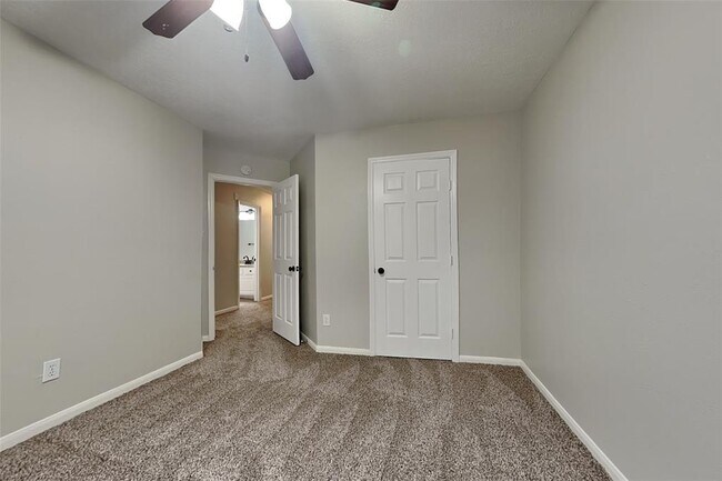 Building Photo - 59 Terraglen Dr