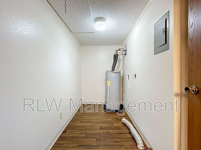 Building Photo - 611 Mt Homer Rd