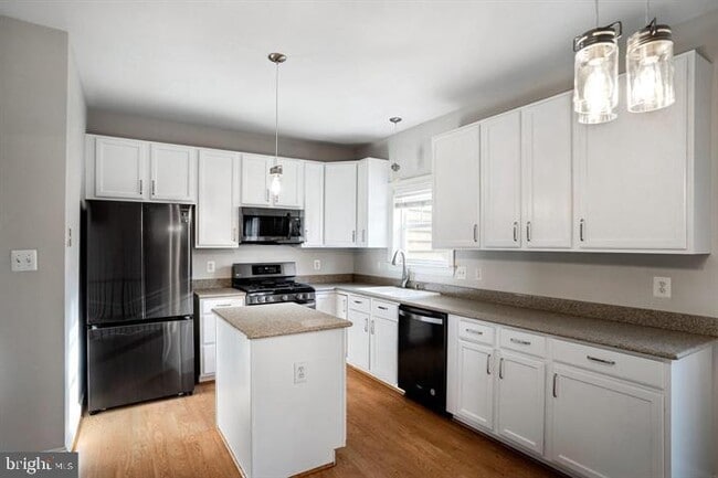 Building Photo - 43805 Sunset Terrace
