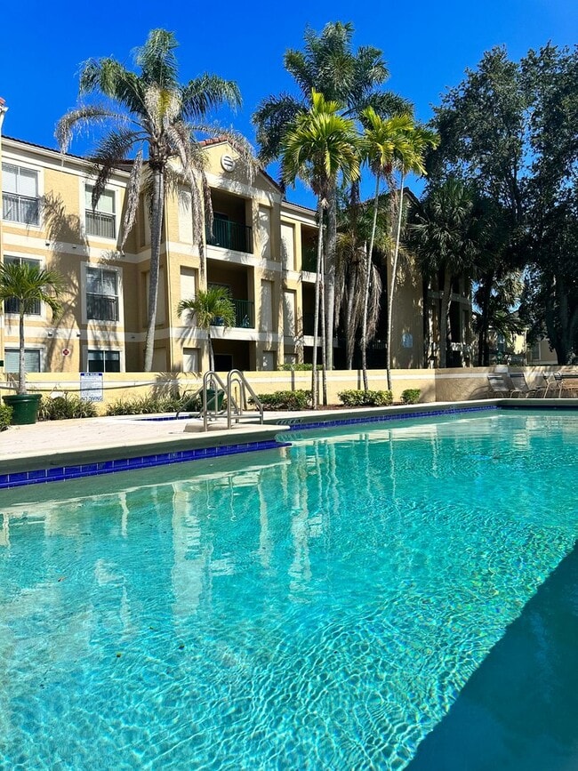 Building Photo - Spacious 2BR Condo in Prime Coral Springs Location