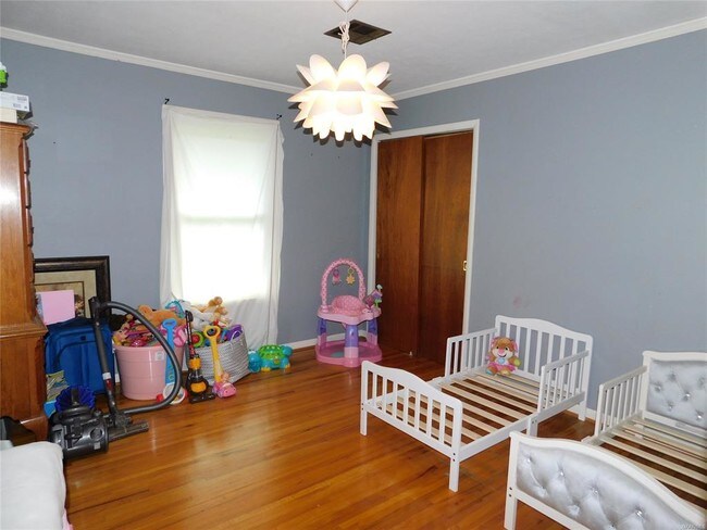 Building Photo - 1203 Oates Rd