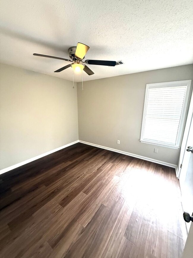 Building Photo - ** Newly renovated 4 bed 2 bath home in Bell Meadows **  Call our self showing number to Schedule...