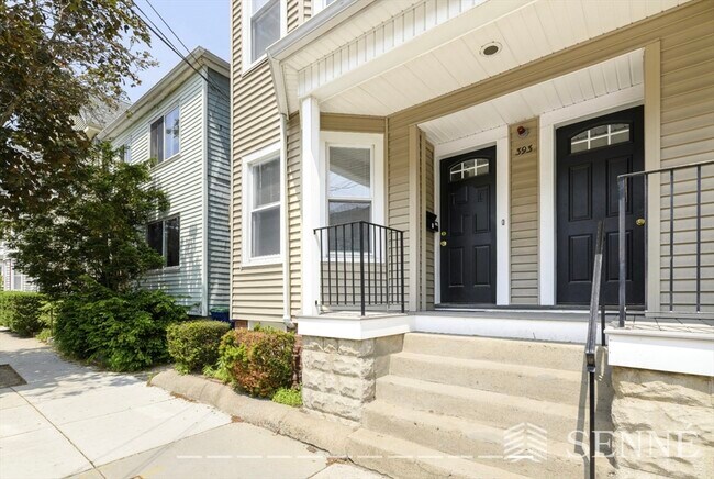 Building Photo - 393 Washington St