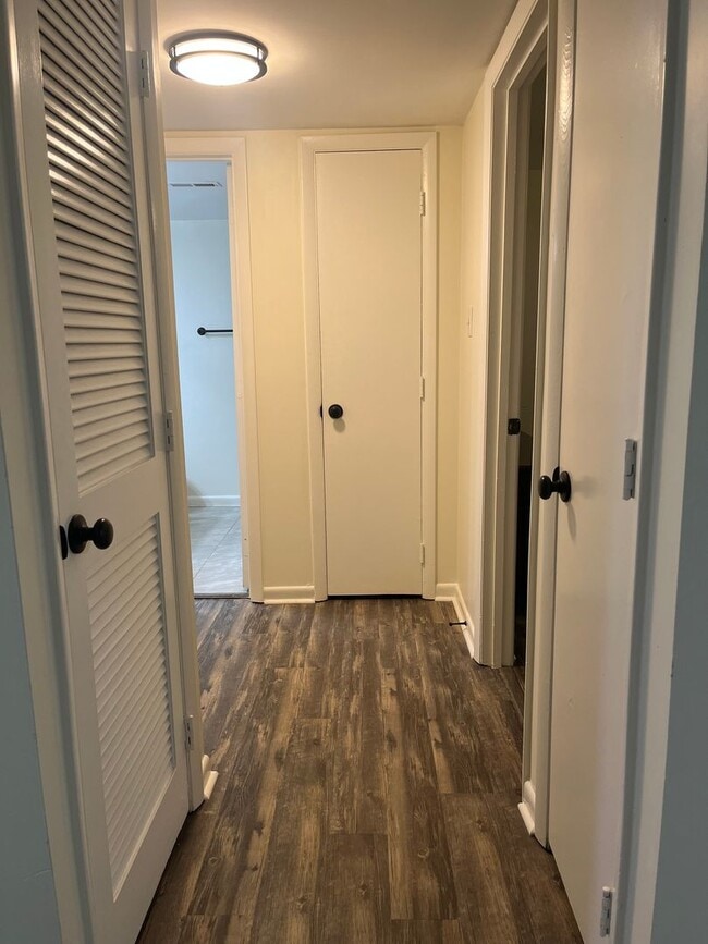 Building Photo - North Raleigh Move-In Ready Condo, On Grou...