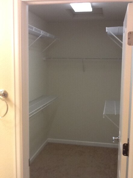 Building Photo - 936 Burning Bush Point