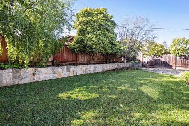 Building Photo - 6386 Blackwood Dr
