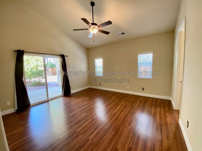 Building Photo - 8616 N Garden Ave