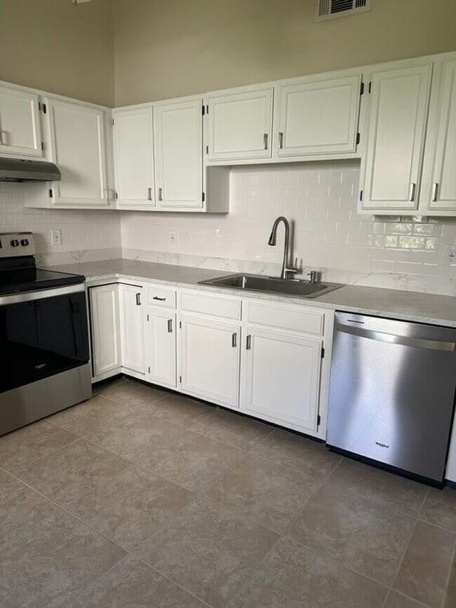 Building Photo - 406 Buttonwood Pl