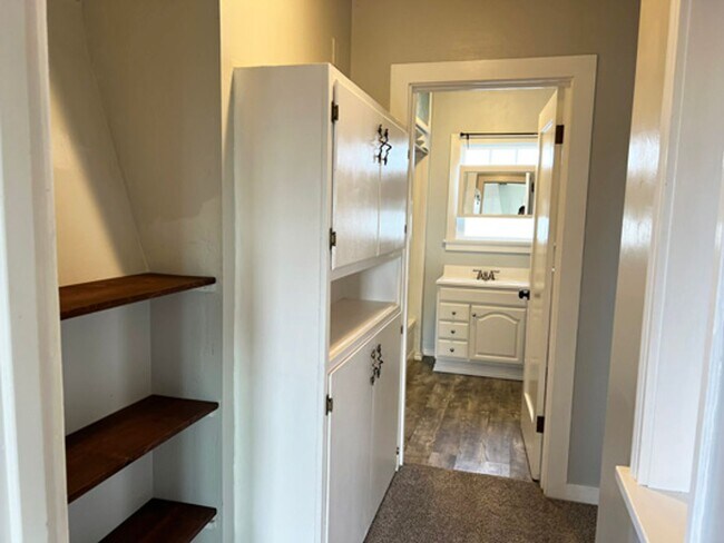 Building Photo - Charming 2-Bedroom Home with Character & Spacious Yard