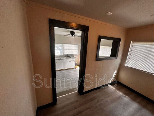 Building Photo - 8105 W Colonial Dr