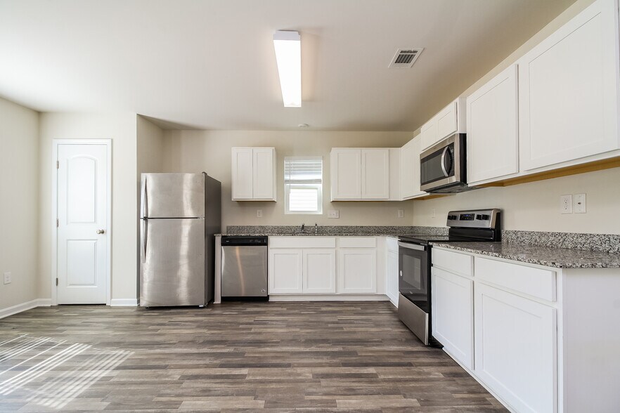 Building Photo - 246 Wadsworth Rd