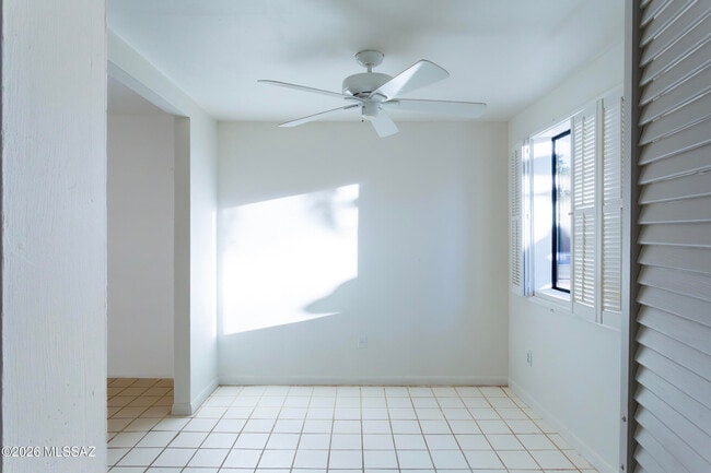 Building Photo - 1714 W Meadow Hills Dr