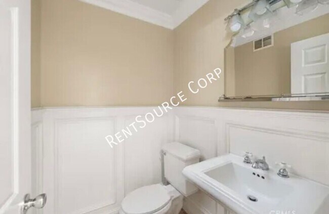 Building Photo - 25562 Avenida Frasca