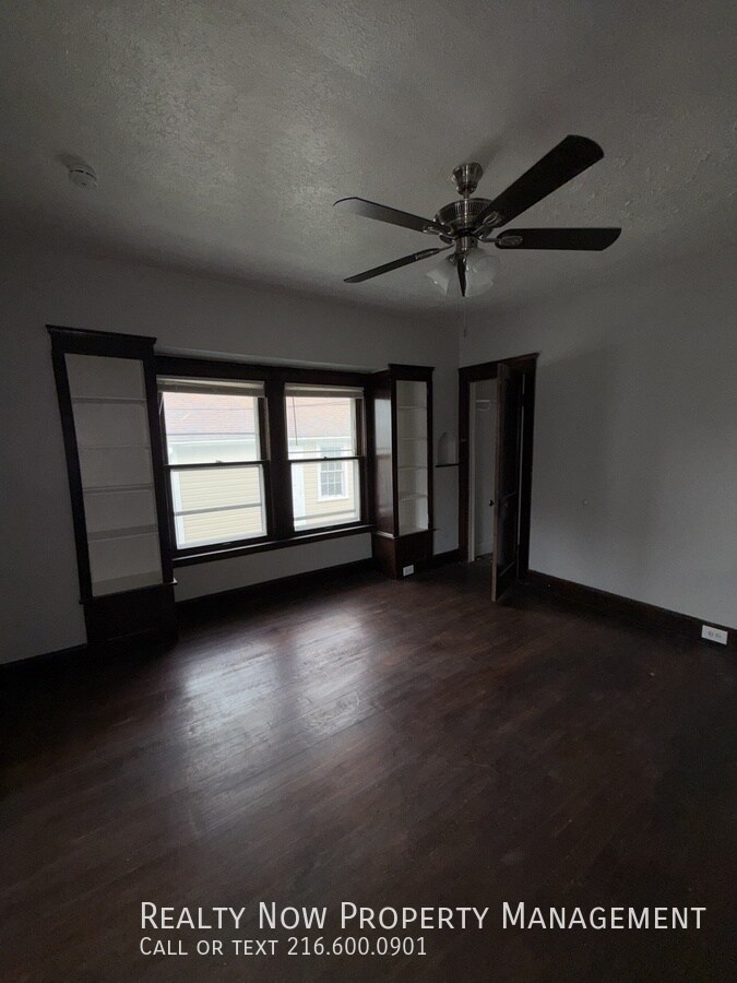 Building Photo - 10010 Almira Ave