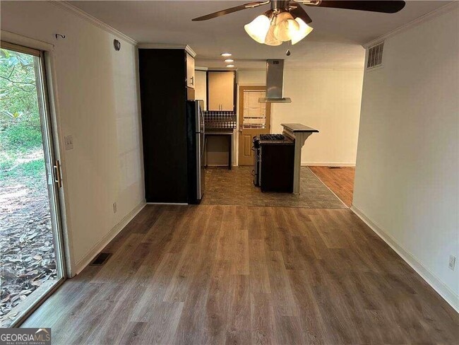 Building Photo - 150 Sherwood Dr