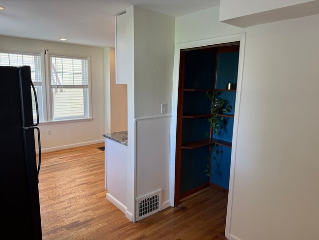 Building Photo - Newly Renovated 3-Bedroom, 1-Bathroom End-Row Townhome with Bonus Room & Backyard!