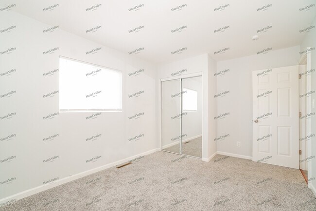 Building Photo - 1336 Southfield Dr S