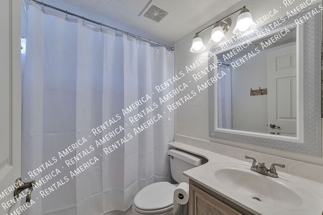 Building Photo - 10698 N Thunder Hill Pl