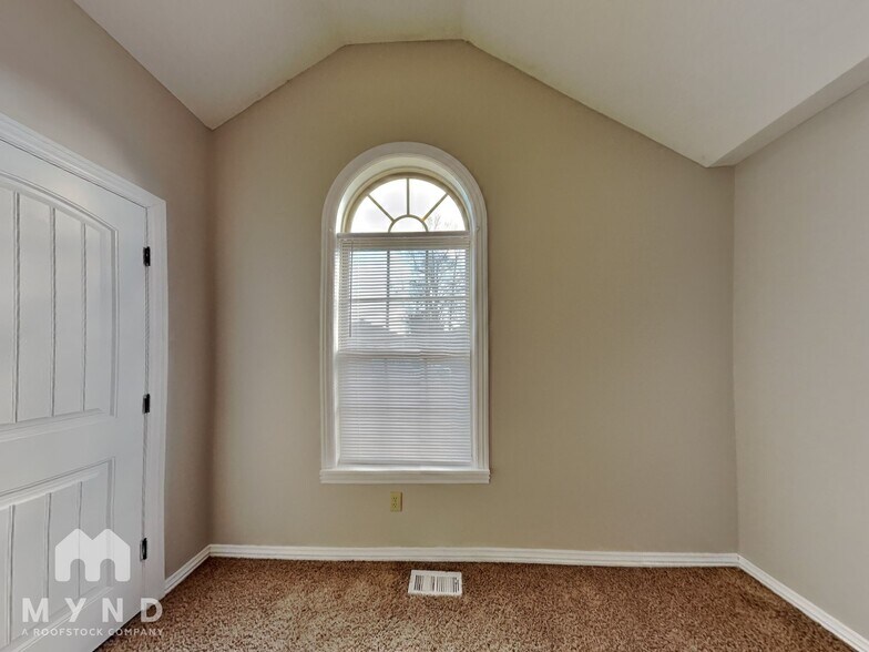 Building Photo - 5673 S Lexington Ave