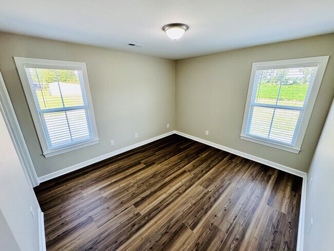 Building Photo - 3935 Mickey Ln
