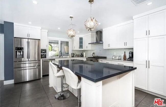 Building Photo - 6140 Rhodes Ave