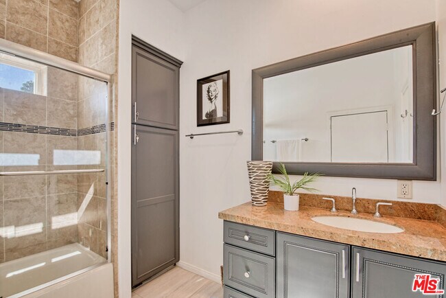 Building Photo - 36422 Sandsal Cir
