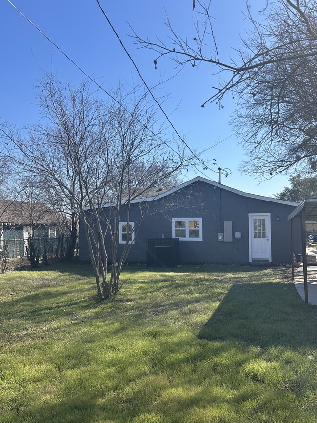 Building Photo - Beautifully Updated near Downtown Fort Worth