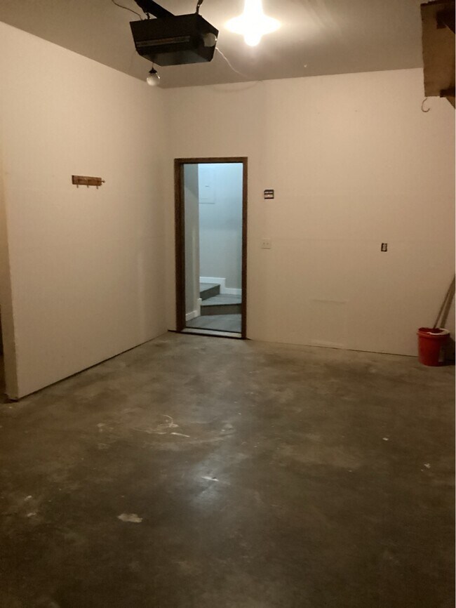 Building Photo - 1112 SW Hurbert St