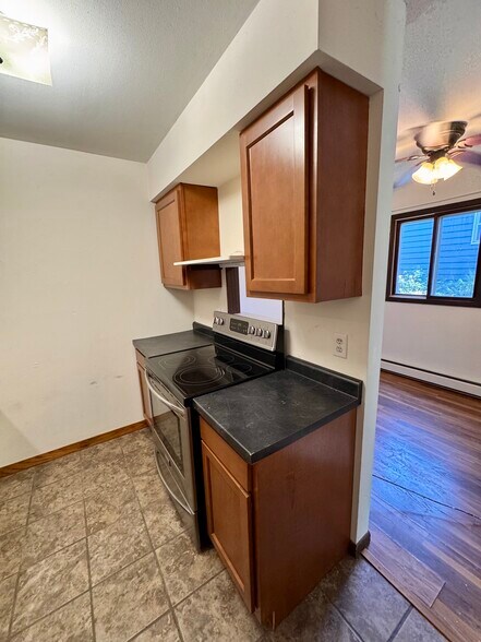 Building Photo - 604 Bartels St