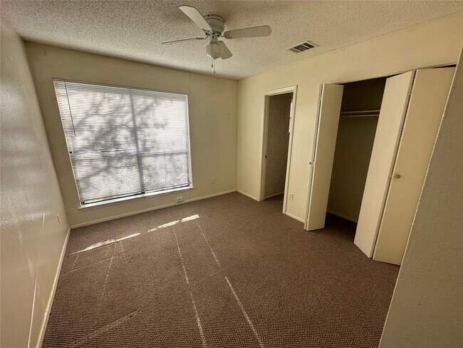 Building Photo - 6728 Lancret Hill Dr