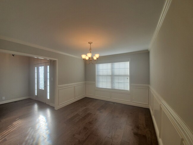 Building Photo - $2100 Executive 3 Bed 2.5 Bath with Bonus ...