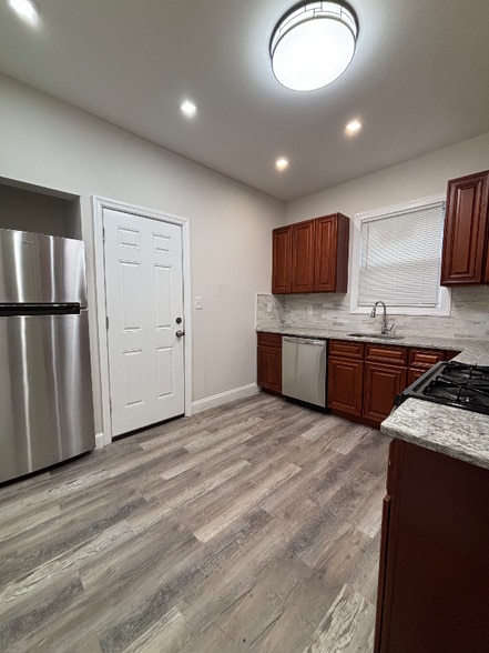 Building Photo - 811 S 13th St