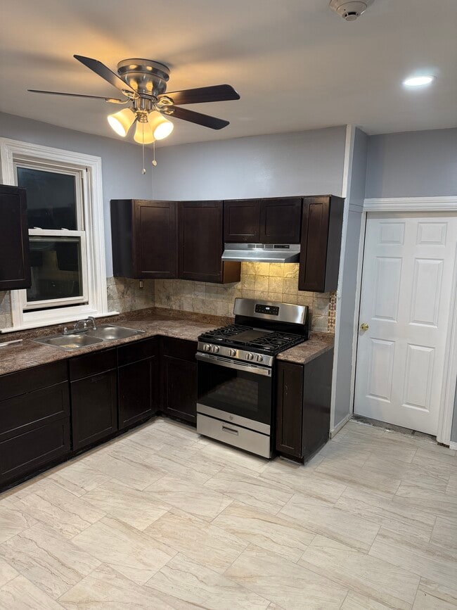 Building Photo - 304 Veazie St