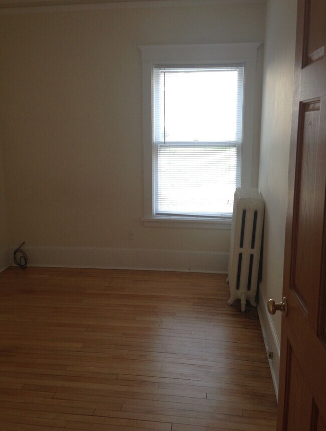 Building Photo - 305-307 N 8th Ave