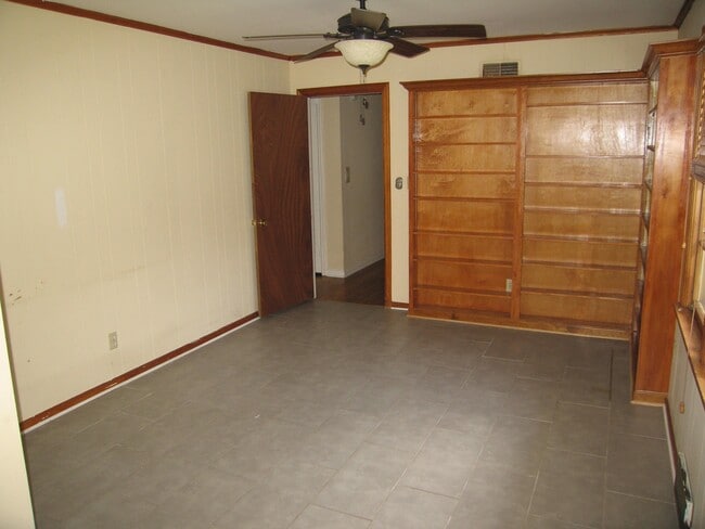 Building Photo - 5055 Howard Pl