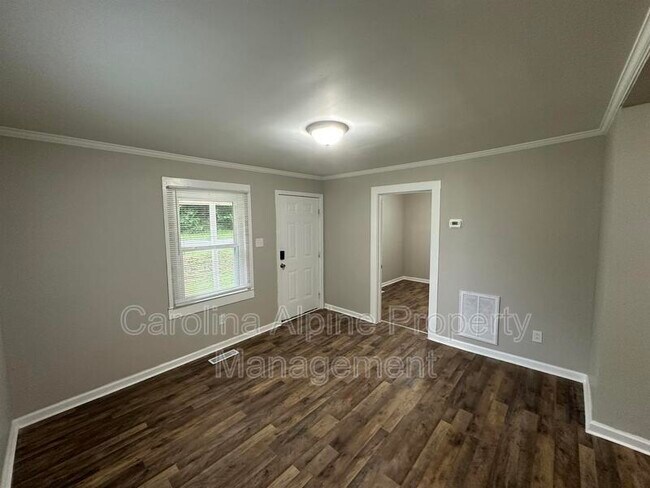 Building Photo - 420 Airline Ext