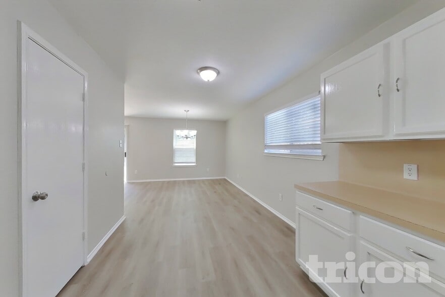 Building Photo - 12402 Grossmount Dr