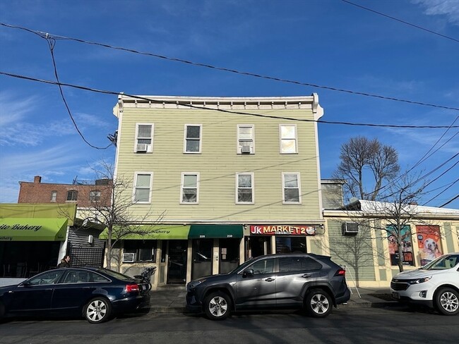 Building Photo - 228 Sumner St