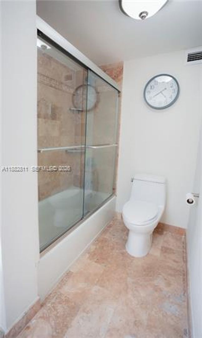 Building Photo - 6039 Collins Ave