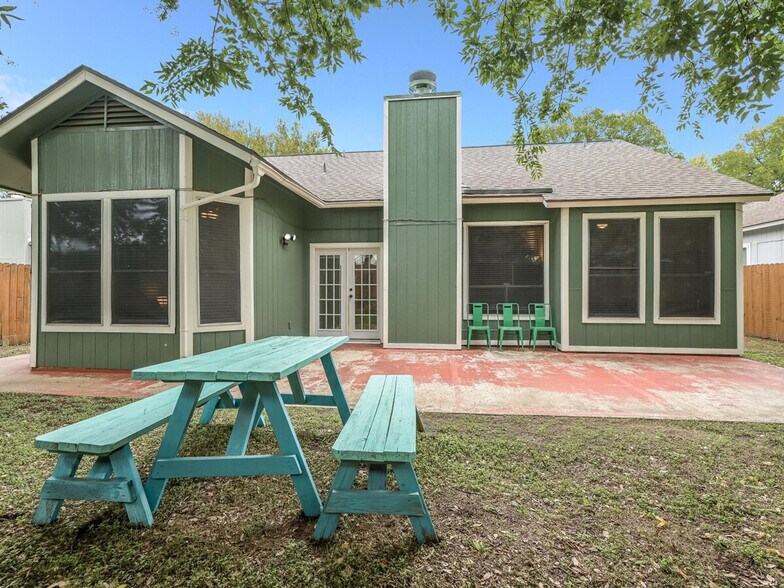 Building Photo - 14608 Town Hill Dr