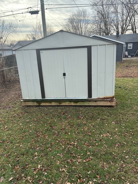 Building Photo - 1421 W Tate St