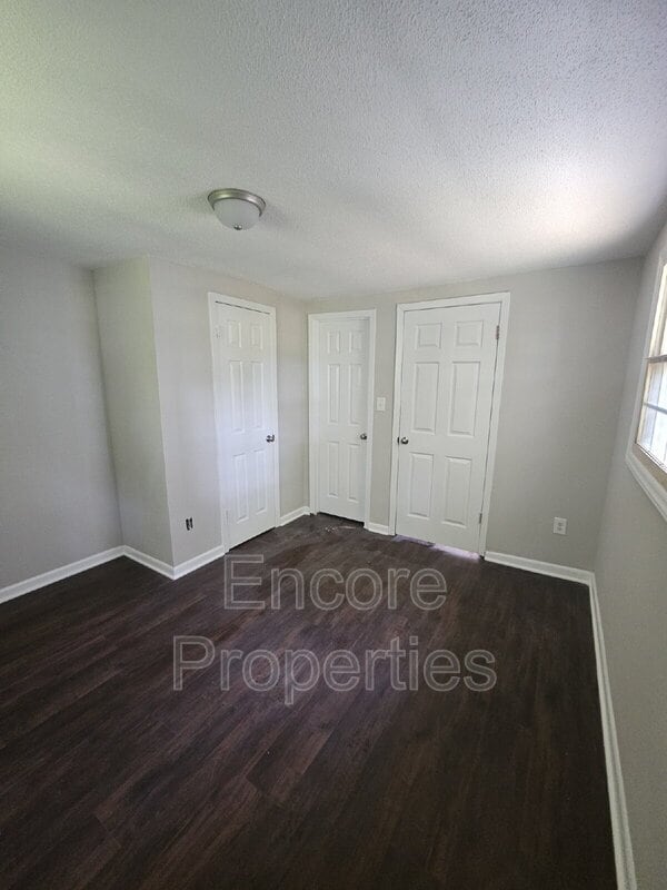 Building Photo - 808 Mobile St