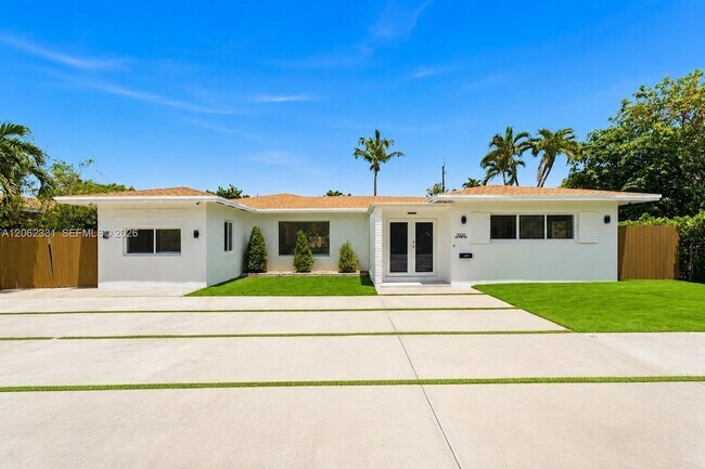 Building Photo - 10801 Peachtree Dr