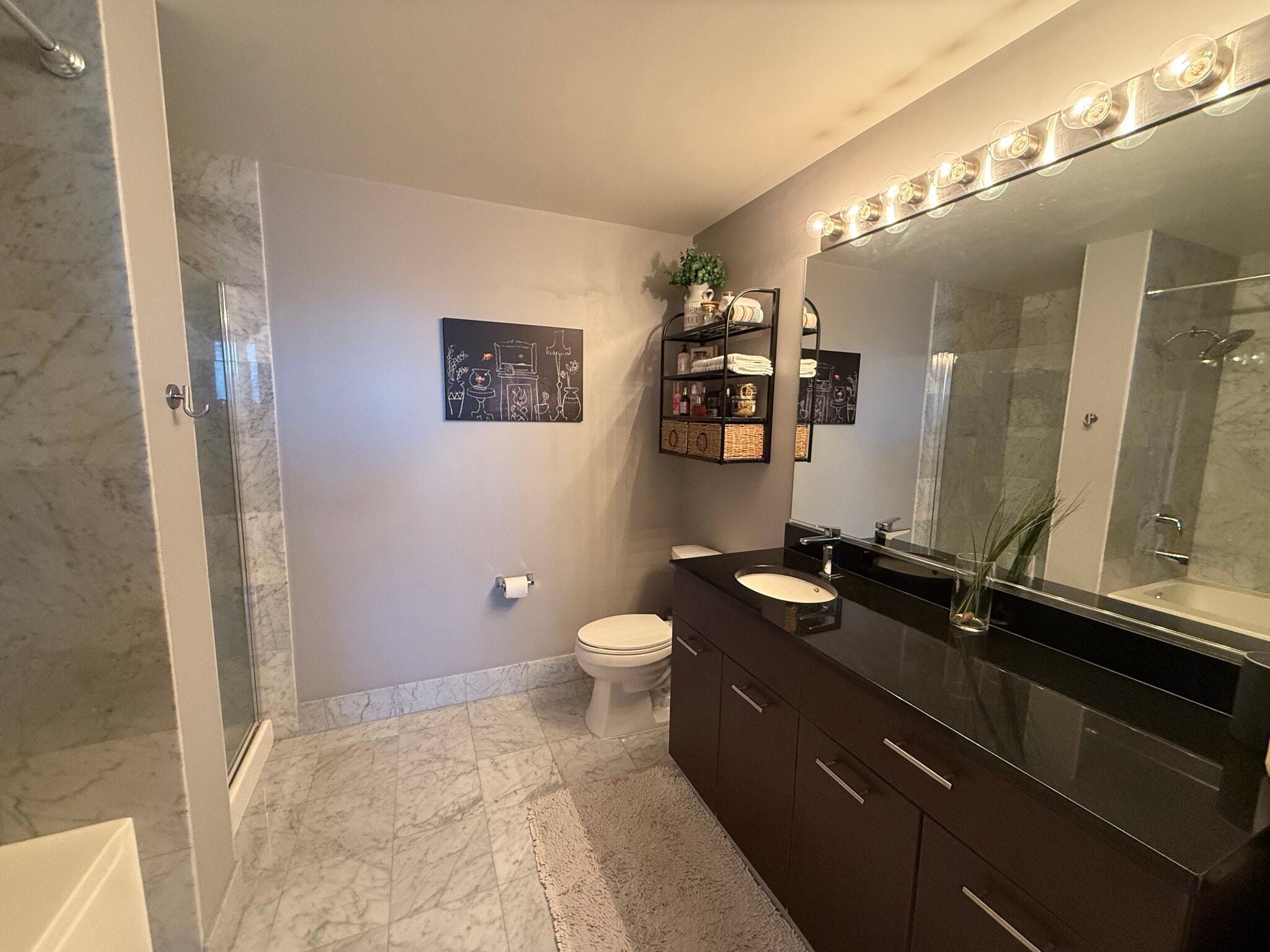 Primary Bathroom - 659 W Randolph St