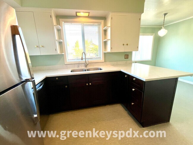 Building Photo - N Albina Duplex
