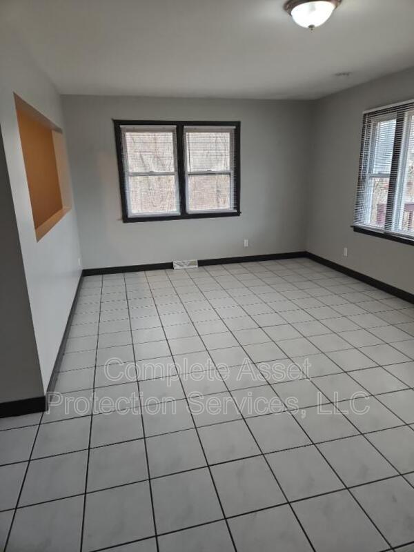 Building Photo - 3707 S Liverpool Rd